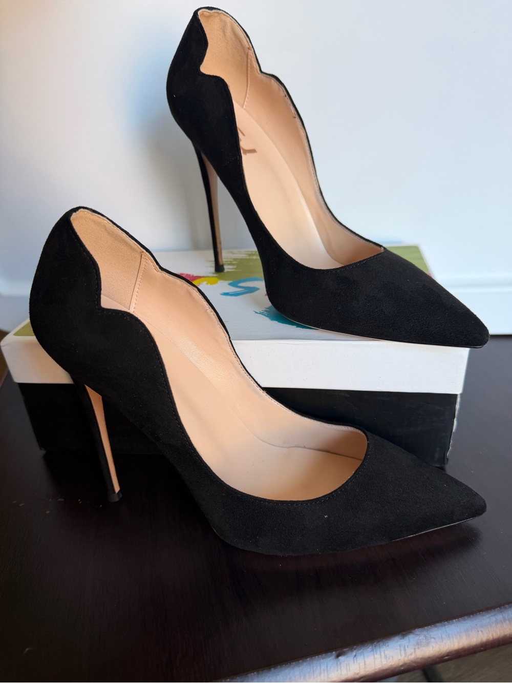 FSJ Black Suede Scalloped Edge Pointed-Toe Stiletto Pumps